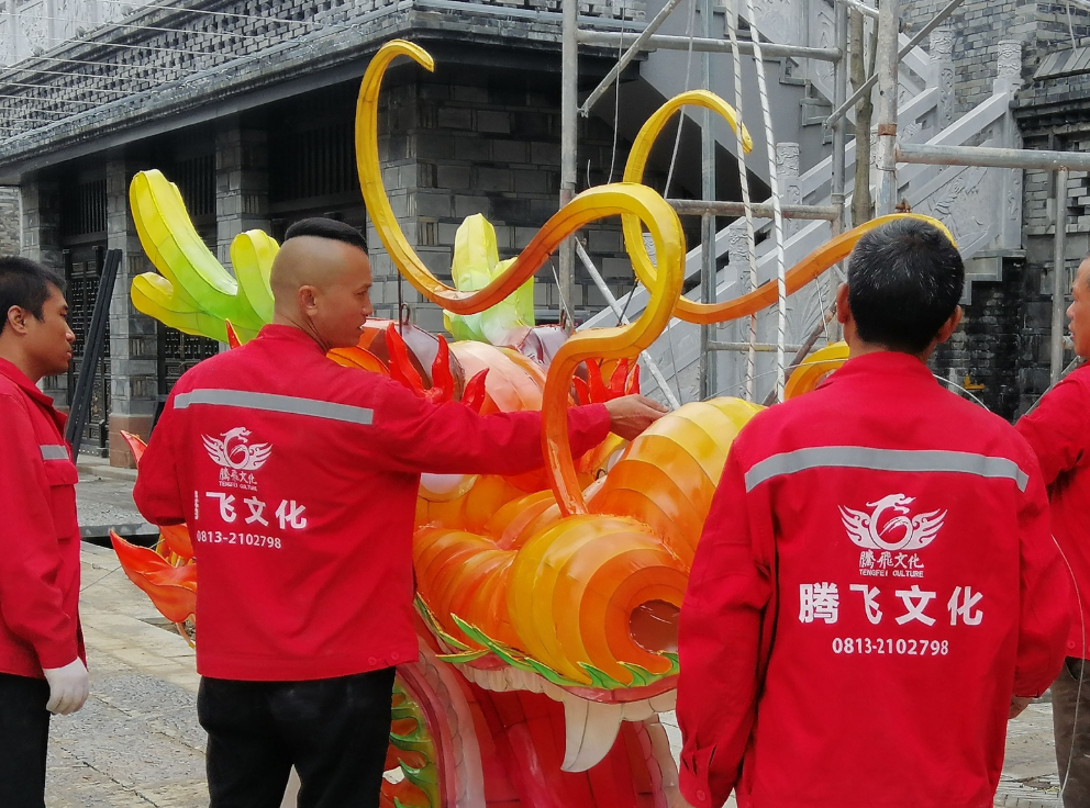 腾飞彩灯各地正在如火如荼的进行灯会制作中